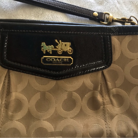 Coach Signature Madison Op Art Large Wristlet. - Picture 6 of 9